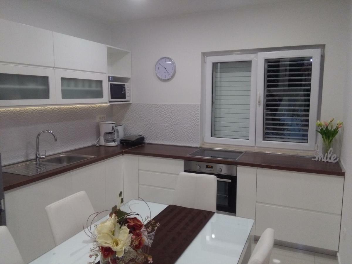 Ivana Apartments Makarska Exterior photo